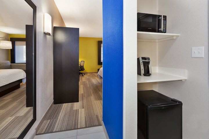 Room 18 of 37