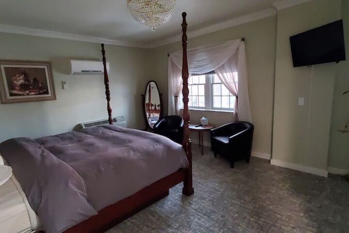 Lowell Inn