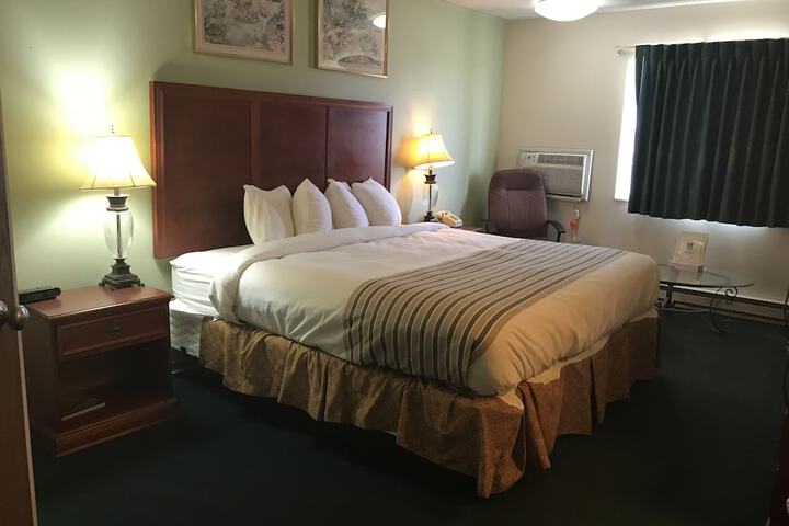 Room 10 of 13