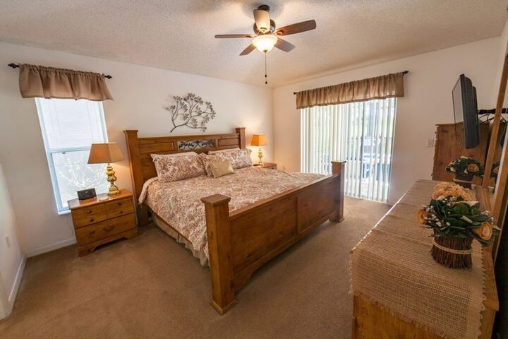Gated Country Club Private Pool ! 4 Bedroom Home by RedAwning