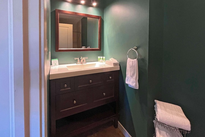 Room 43 of 82
