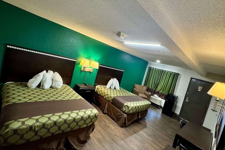 Room 25 of 34