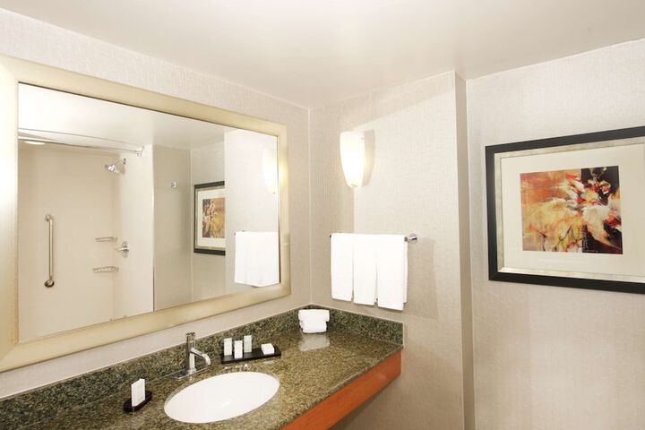 Embassy Suites by Hilton Detroit Livonia Novi