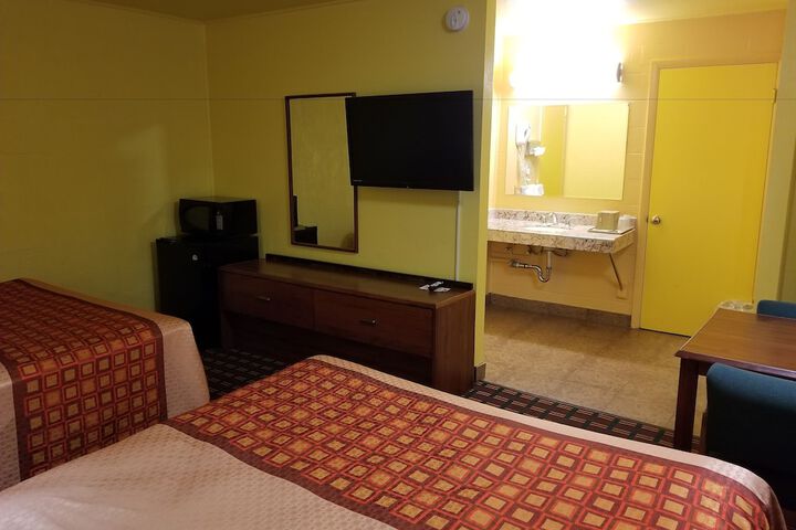 Room 11 of 25