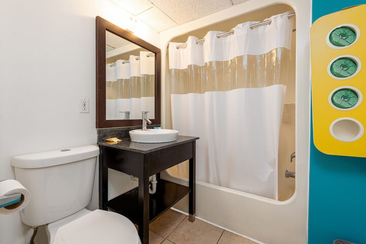 Room 25 of 38