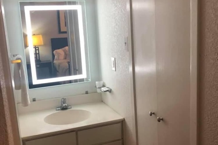 Room 42 of 47