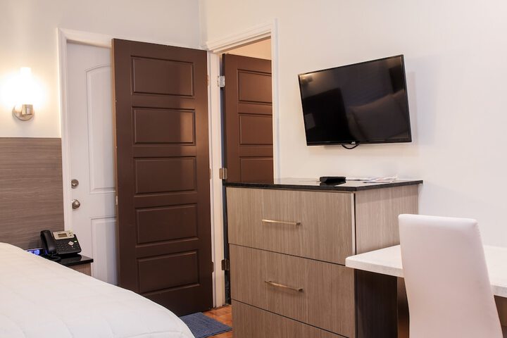 Room 27 of 60