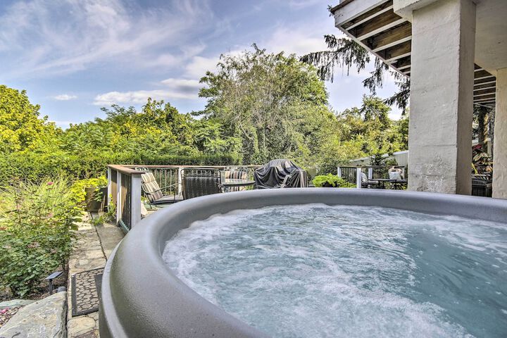 Harpers Ferry Apartment w / Private Pool & Hot Tub!
