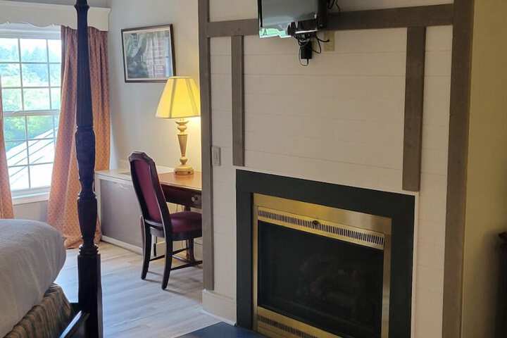 Room 52 of 79