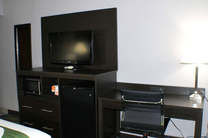 Room 32 of 47