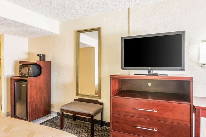 Room 10 of 26
