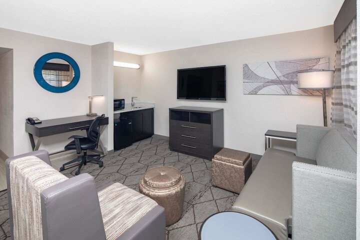 Room 16 of 28