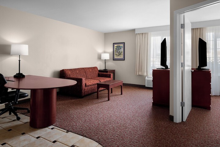 Room 11 of 28