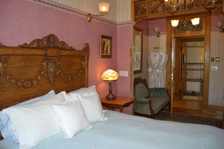 Room 26 of 61