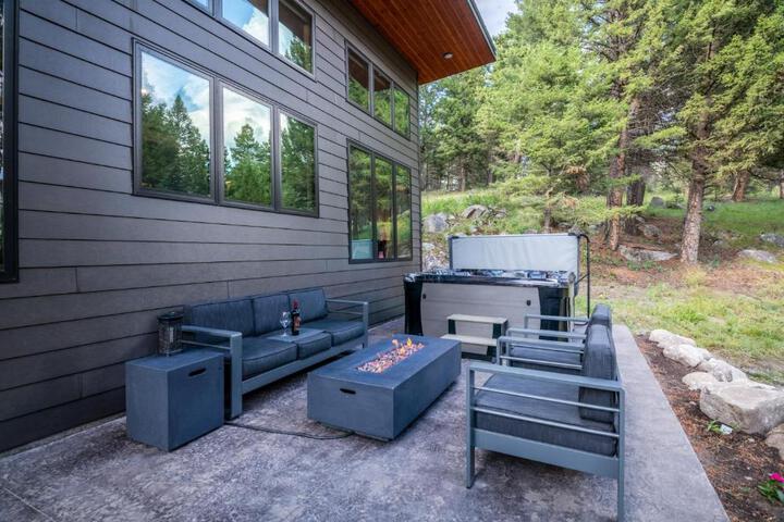 Granite Moose Hideaway Cabin
