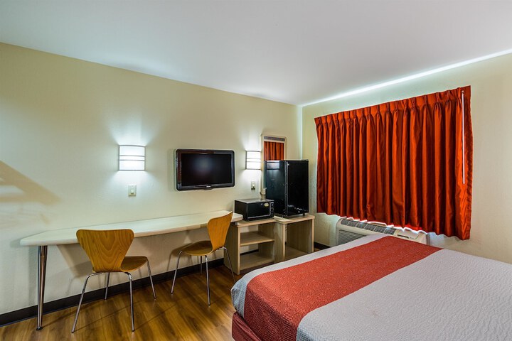 Room 21 of 38