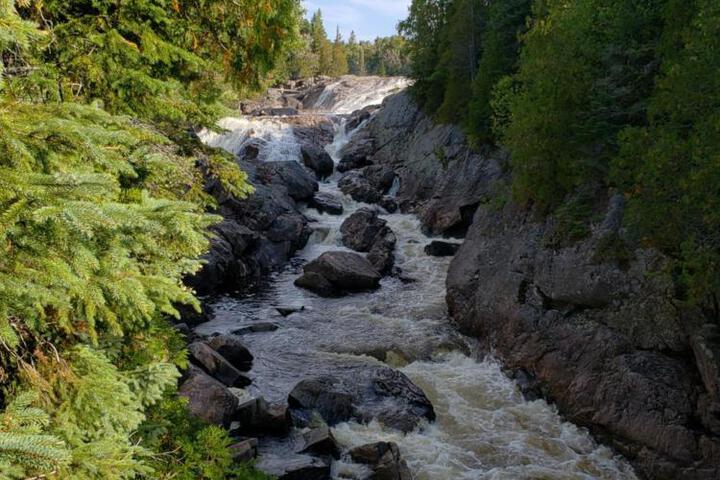 High Falls Motel & Cabins
