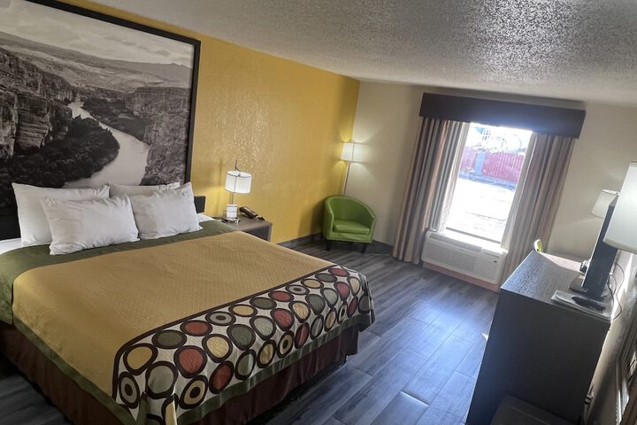 Room 14 of 40