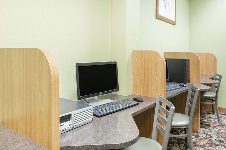 Business Center 27 of 29