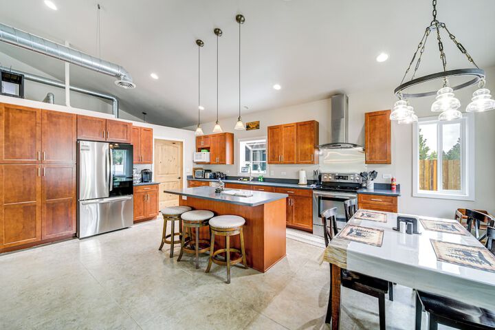 Unique Country Farmhouse Near Lake Roosevelt