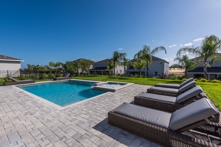 Pool 75 of 705