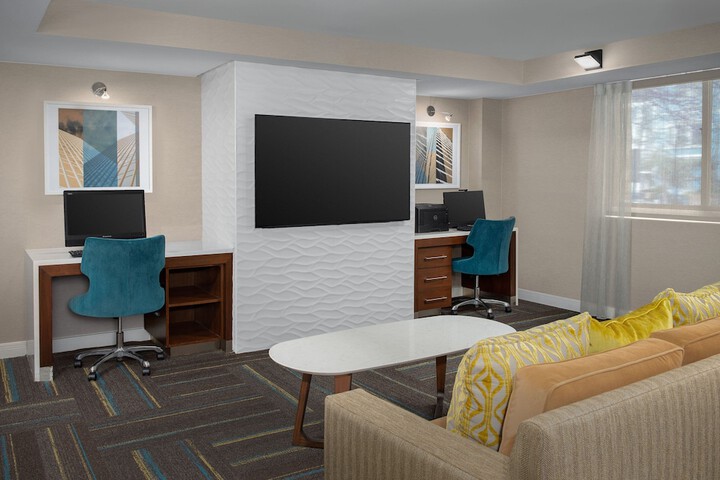 Business Center 29 of 32