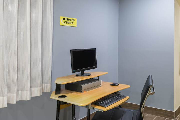 Business Center 18 of 18