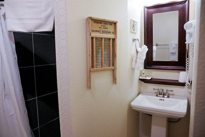 Room 22 of 48