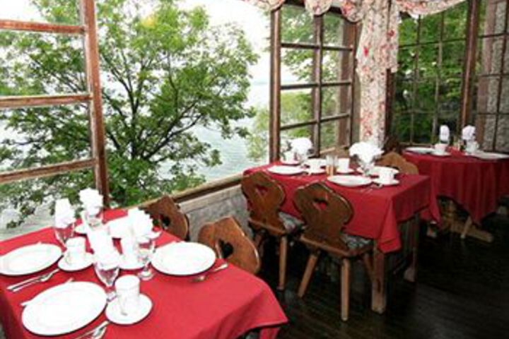 Spicer Castle Inn & Restaurant