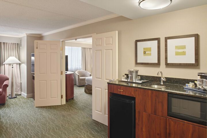 DoubleTree by Hilton Akron Fairlawn