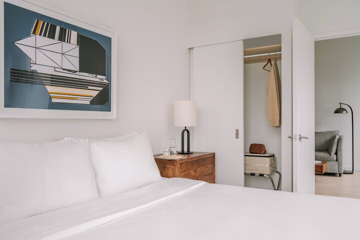 Room 80 of 104