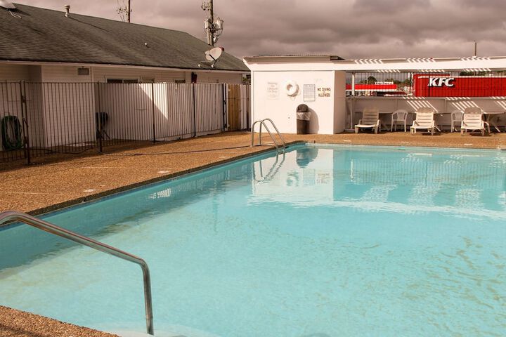 Pool 17 of 43