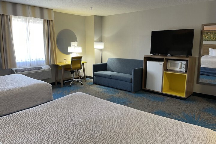 Days Inn by Wyndham Colby