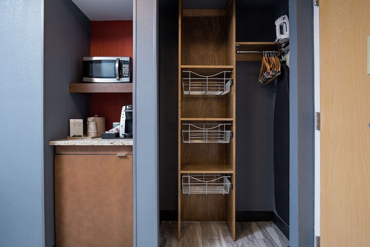 Room 16 of 35