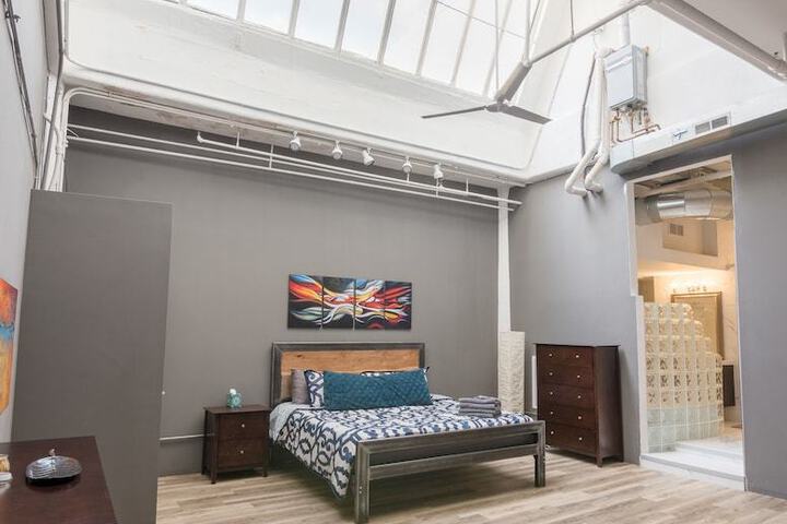 Penthouse Loft in The Heart of Downtown