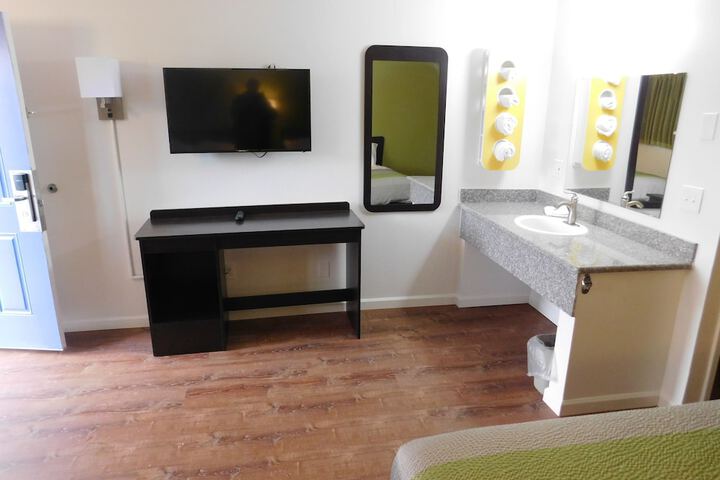 Room 16 of 38
