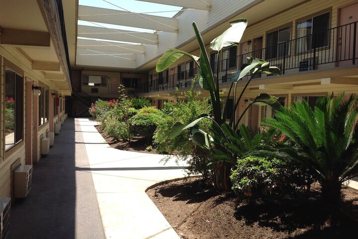 Hotel Exterior 24 of 31