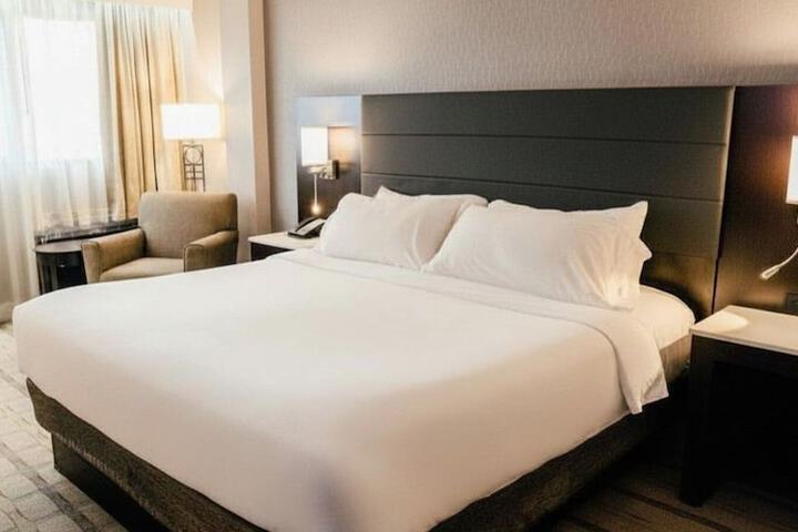 Crowne Plaza Knoxville Downtown University by IHG