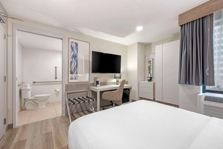 Room 15 of 51