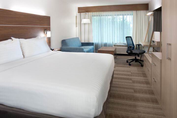 Room 40 of 98