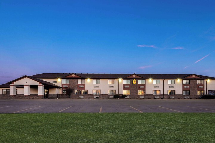 Super 8 by Wyndham Oelwein