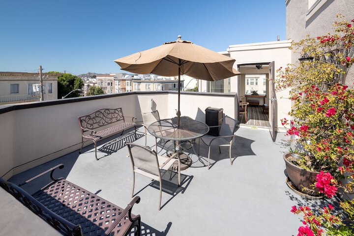 Sundeck 47 of 52