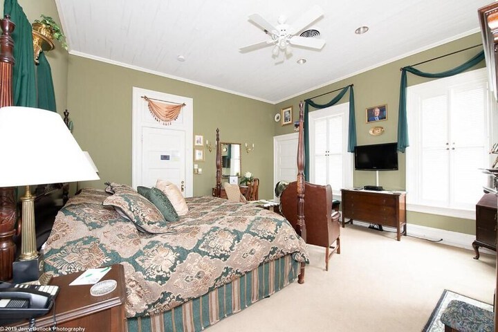 Room 21 of 54