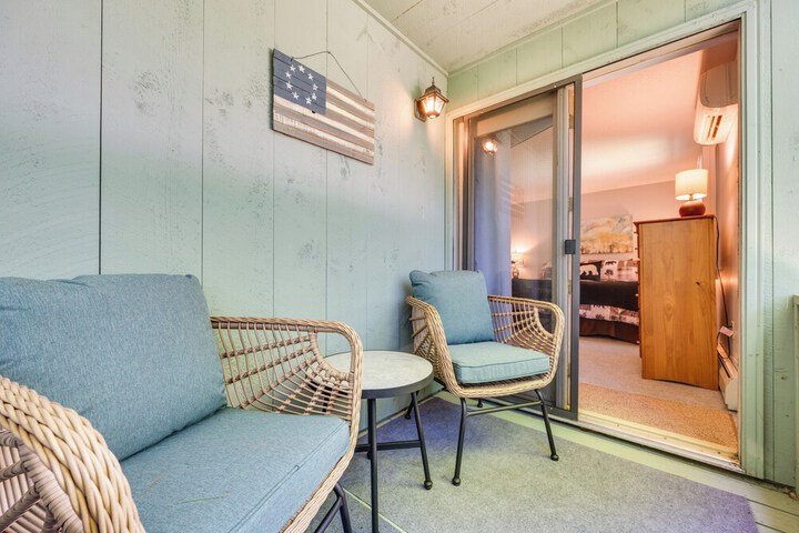 Cozy Bartlett Condo w / Deck & Resort Amenities!