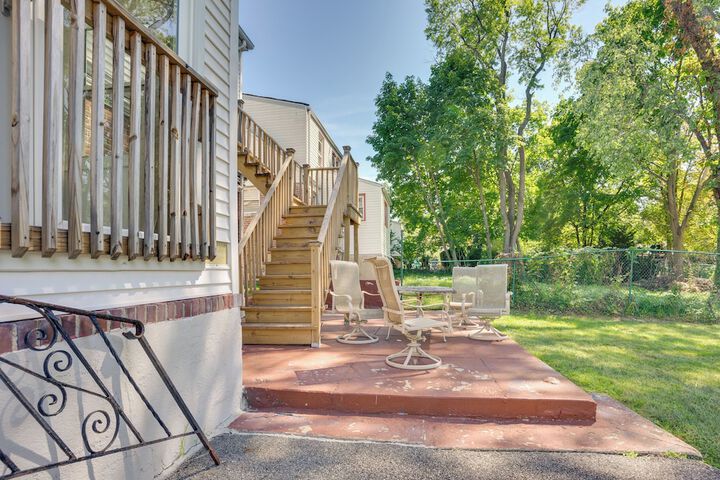 4 Mi to Nyc Shared Yard: Englewood Apartment!