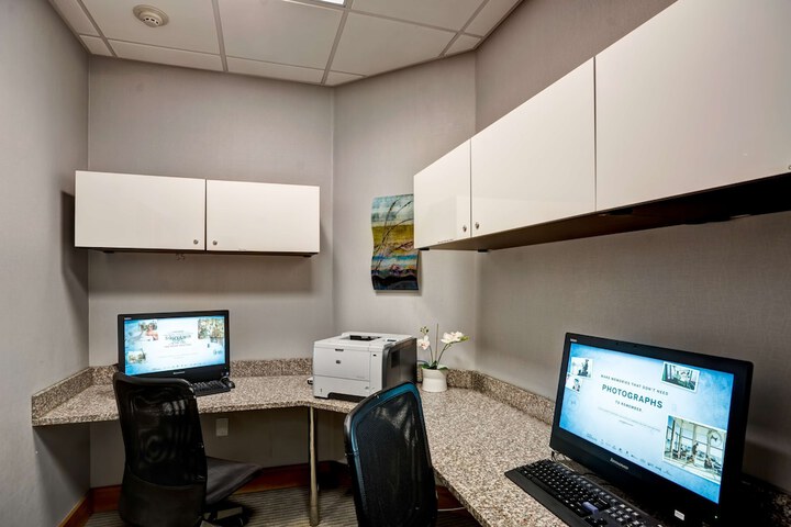 Business Center 120 of 121