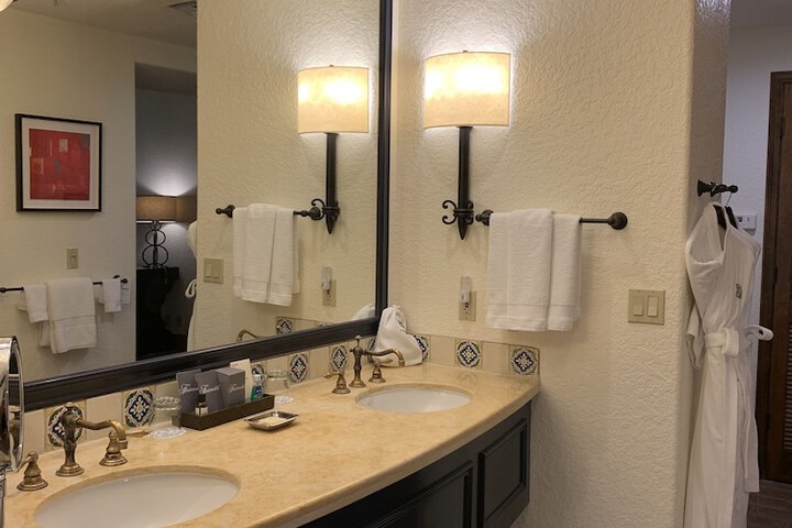 Room 35 of 172