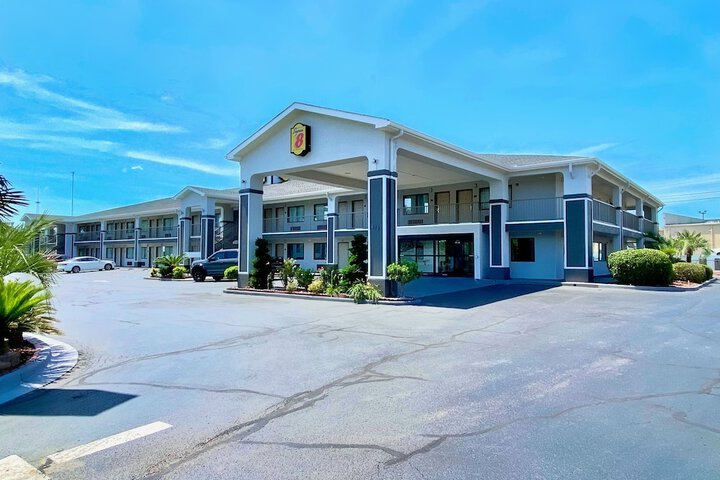 Super 8 by Wyndham Prattville Montgomery