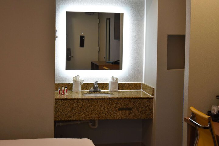 Room 21 of 26