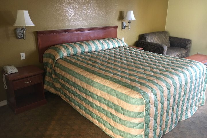 Bellflower Travel Inn